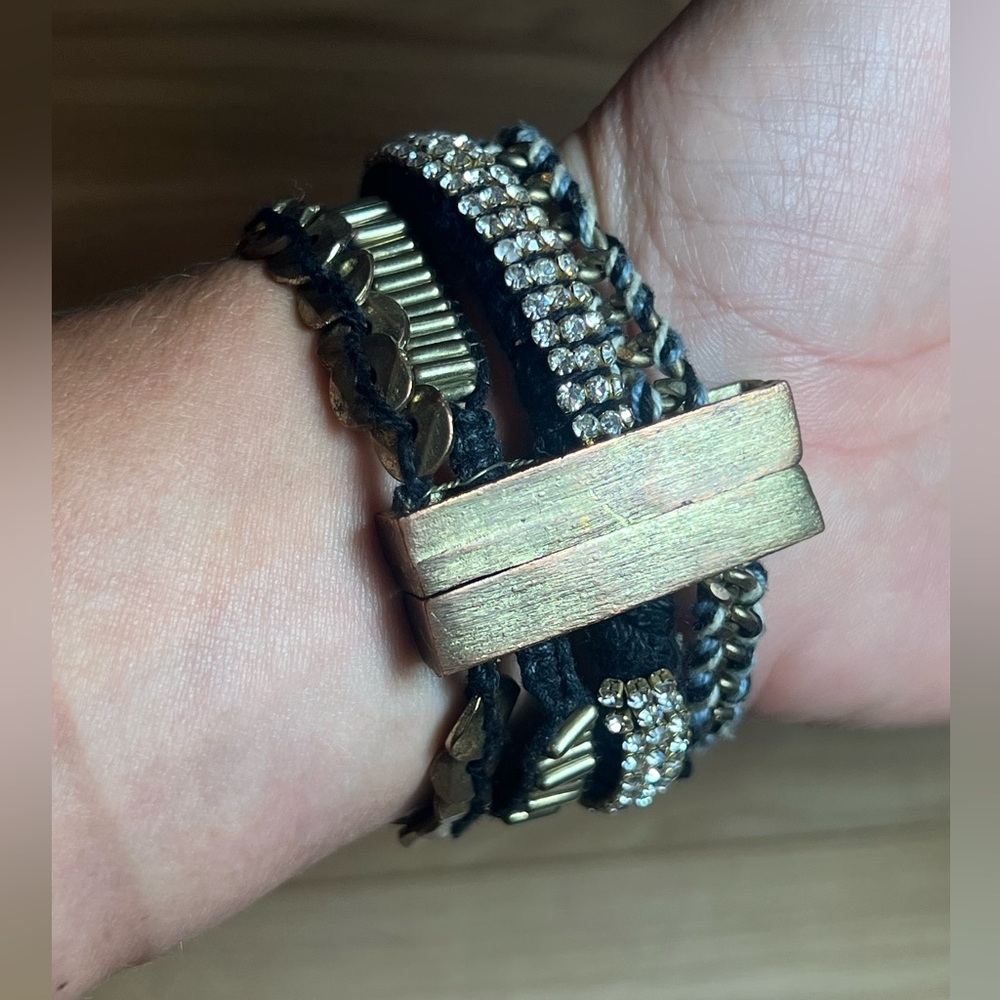 Magnetic Bracelet with 4 different strips! - Picture 2 of 4